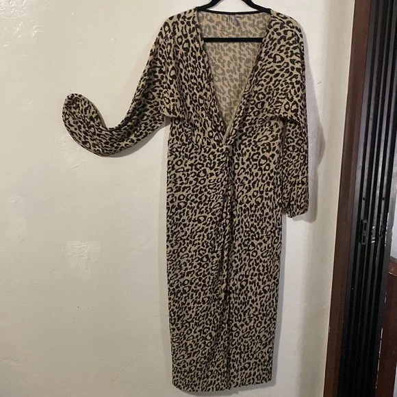 ASOS size 12 pleated leopard plunging neckline dress with a split in front! - Picture 2 of 6
